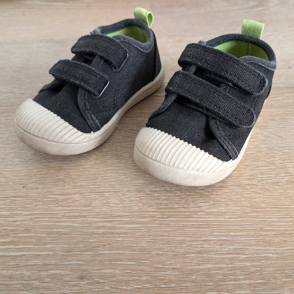 ✨4 for 12 Cat & Jack Sneakers Size 5 - Picture 4 of 6